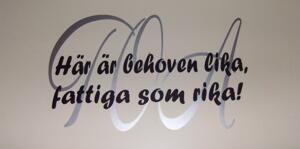 Väggtext - Svenska - Här är behoven lika...